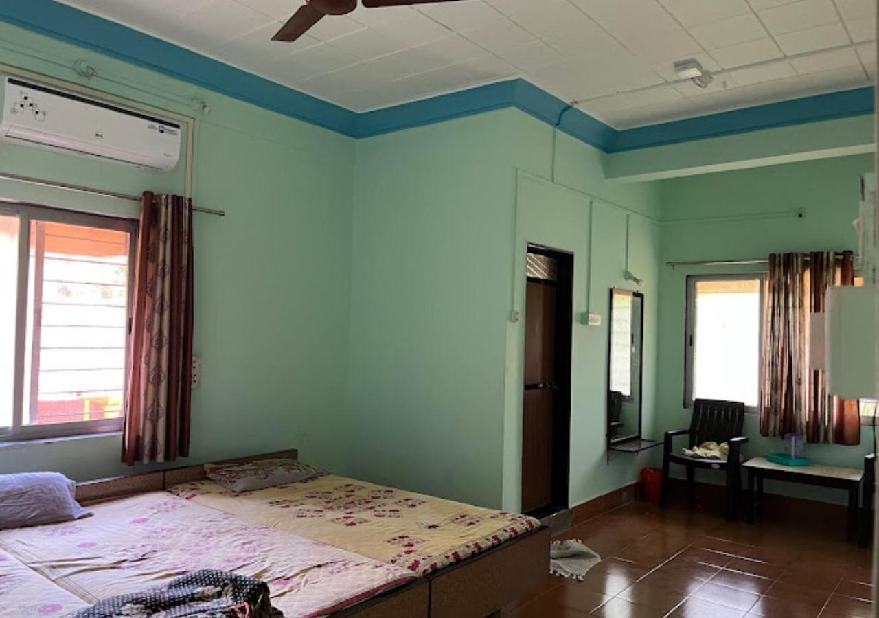 Bapat Niwas Home Stay Ganpatipule Luaran gambar